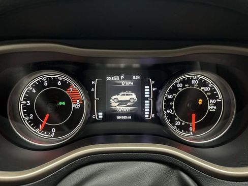 Used 2017 Jeep Cherokee Latitude w/ Cold Weather Group image 36