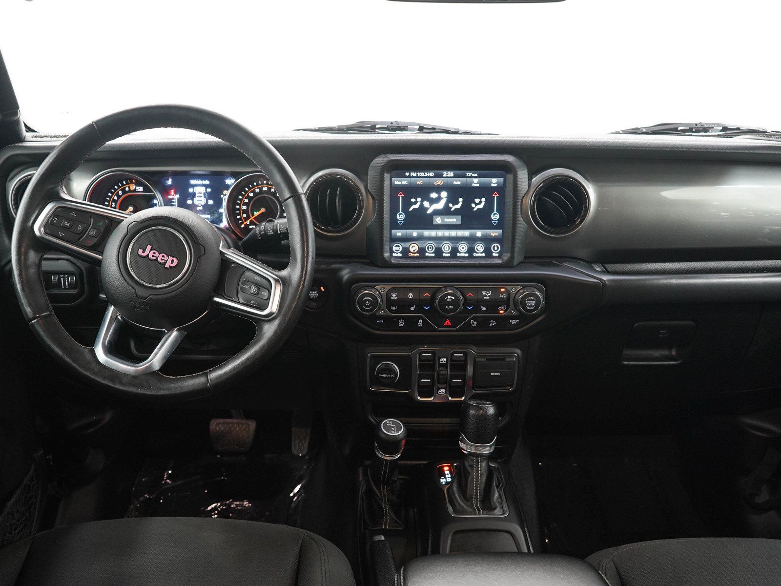 Used 2019 Jeep Wrangler Unlimited Sahara w/ Uconnect 4C Nav & Sound Group AWD/4WD image 15