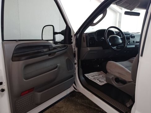 Used 2006 Ford F250 2WD Regular Cab Super Duty image 13