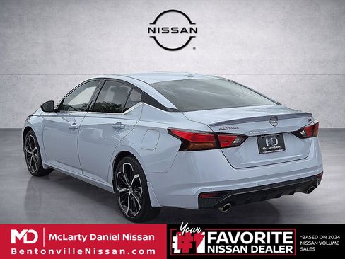 Used 2024 Nissan Altima 2.5 SR w/ SR Premium Package FWD image 4