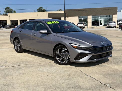 Certified 2025 Hyundai Elantra Limited FWD image 1