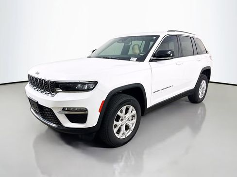 Used 2023 Jeep Grand Cherokee Limited image 3