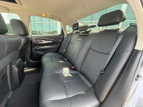 Used 2015 INFINITI Q70 3.7 RWD image 22