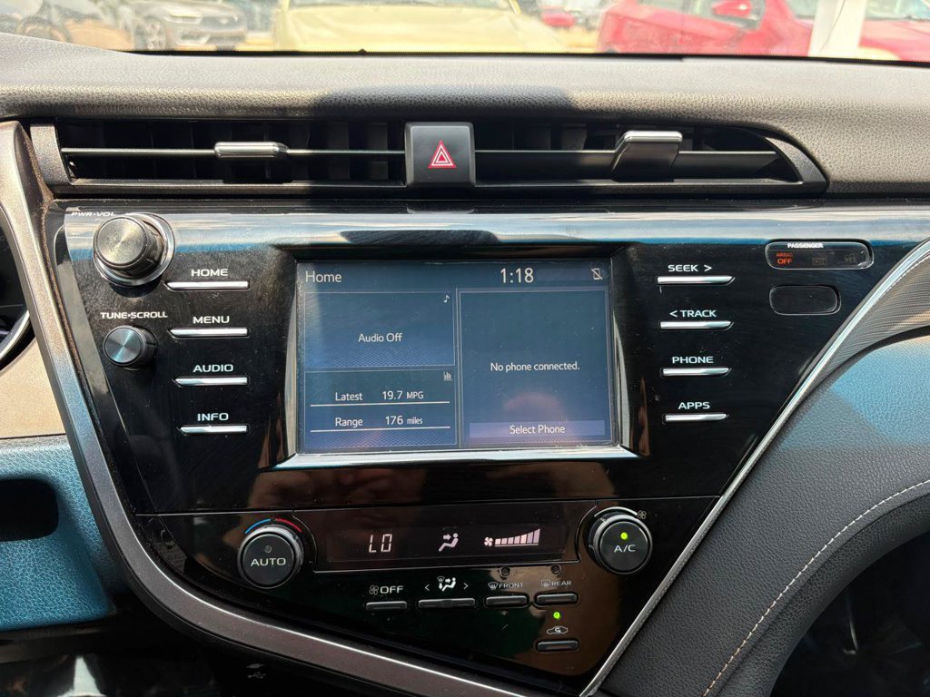 Used 2018 Toyota Camry SE w/ Moonroof Package FWD image 31