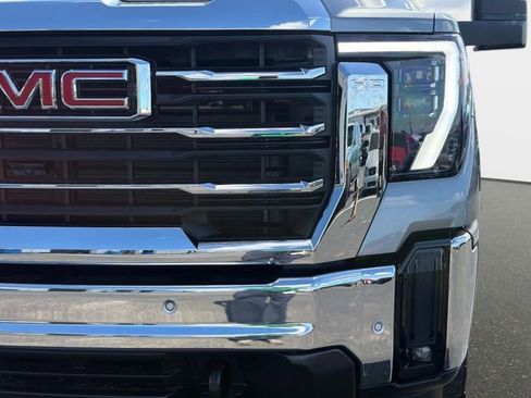 New 2026 GMC Sierra 2500 SLT w/ SLT Premium Package AWD/4WD image 9