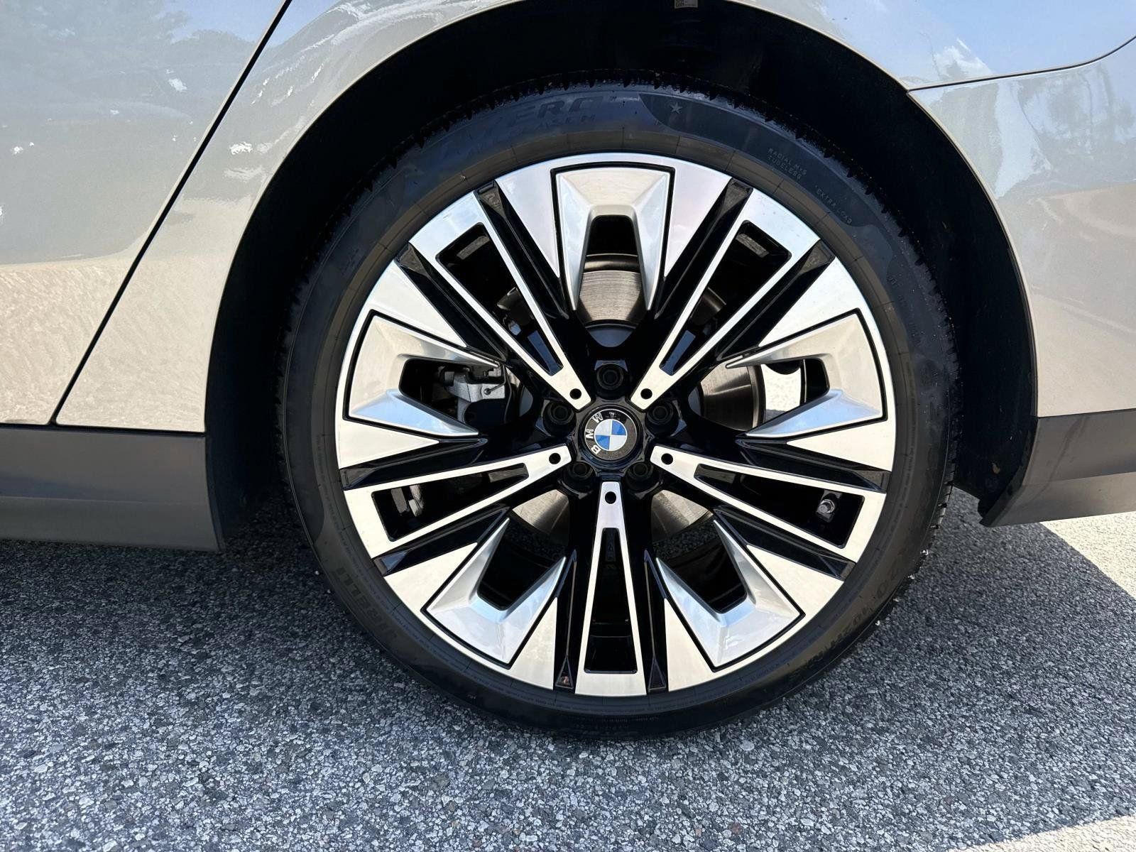 Used 2026 BMW 530i RWD image 10