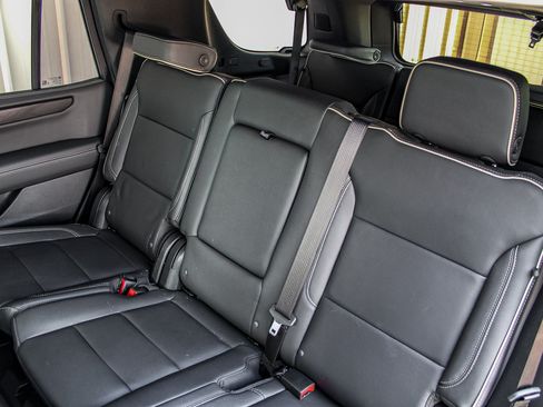 Used 2025 GMC Yukon Elevation w/ LPO, Yukon Black Package AWD/4WD image 20