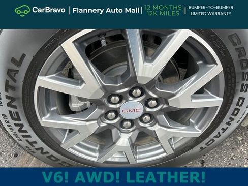 Certified 2023 GMC Acadia SLT w/ Preferred Package image 8