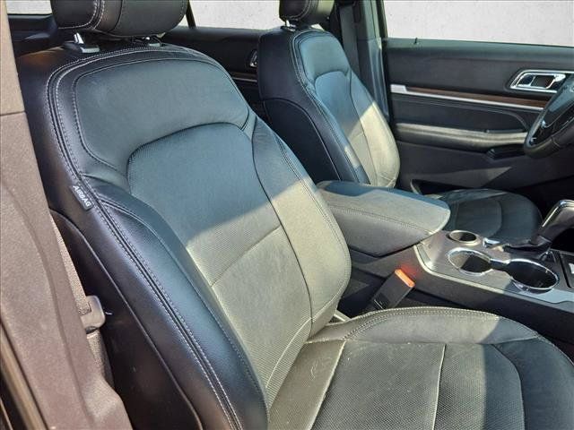 Used 2018 Ford Explorer Limited w/ Equipment Group 301A FWD image 15