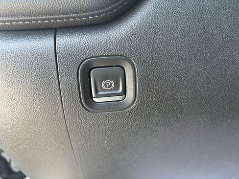 Used 2022 Chevrolet Silverado 2500 High Country w/ Z71 Off-Road Package image 18