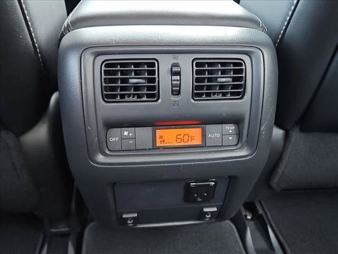 Used 2017 Nissan Pathfinder Platinum FWD image 18