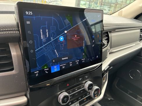 Used 2023 Ford Expedition XLT image 14