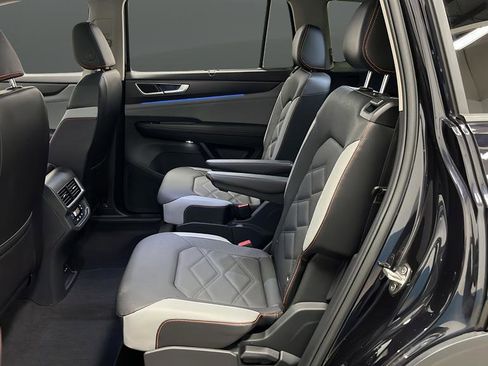 Used 2024 Volkswagen Atlas Peak Edition SEL AWD/4WD image 24