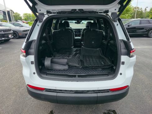Used 2023 Jeep Grand Cherokee L Laredo AWD/4WD image 26