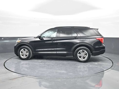Used 2023 Ford Explorer XLT w/ Equipment Group 202A image 5