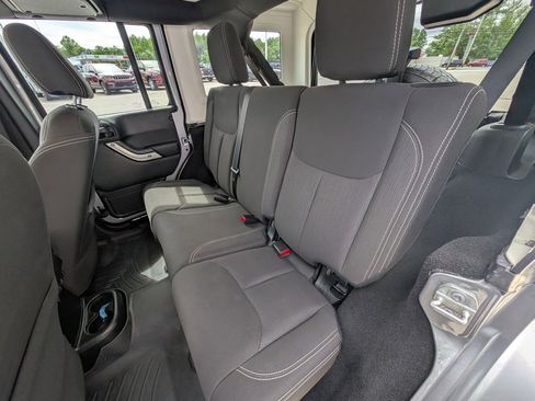 Used 2018 Jeep Wrangler Unlimited Sahara w/ Connectivity Group image 16