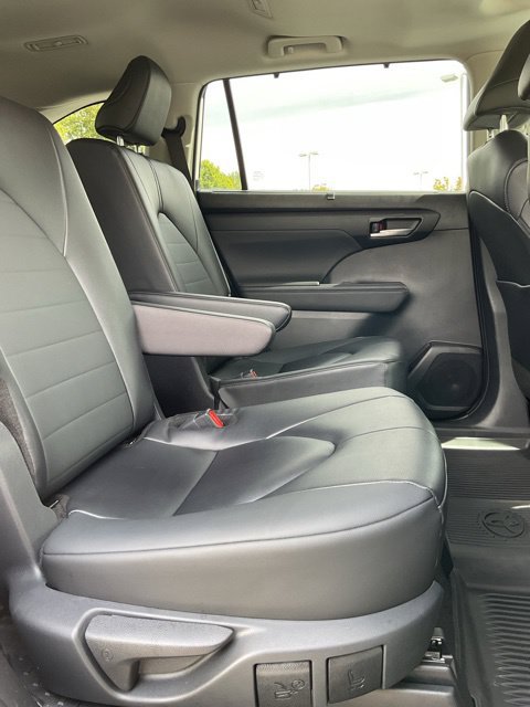 Used 2026 Toyota Highlander XLE AWD/4WD image 23