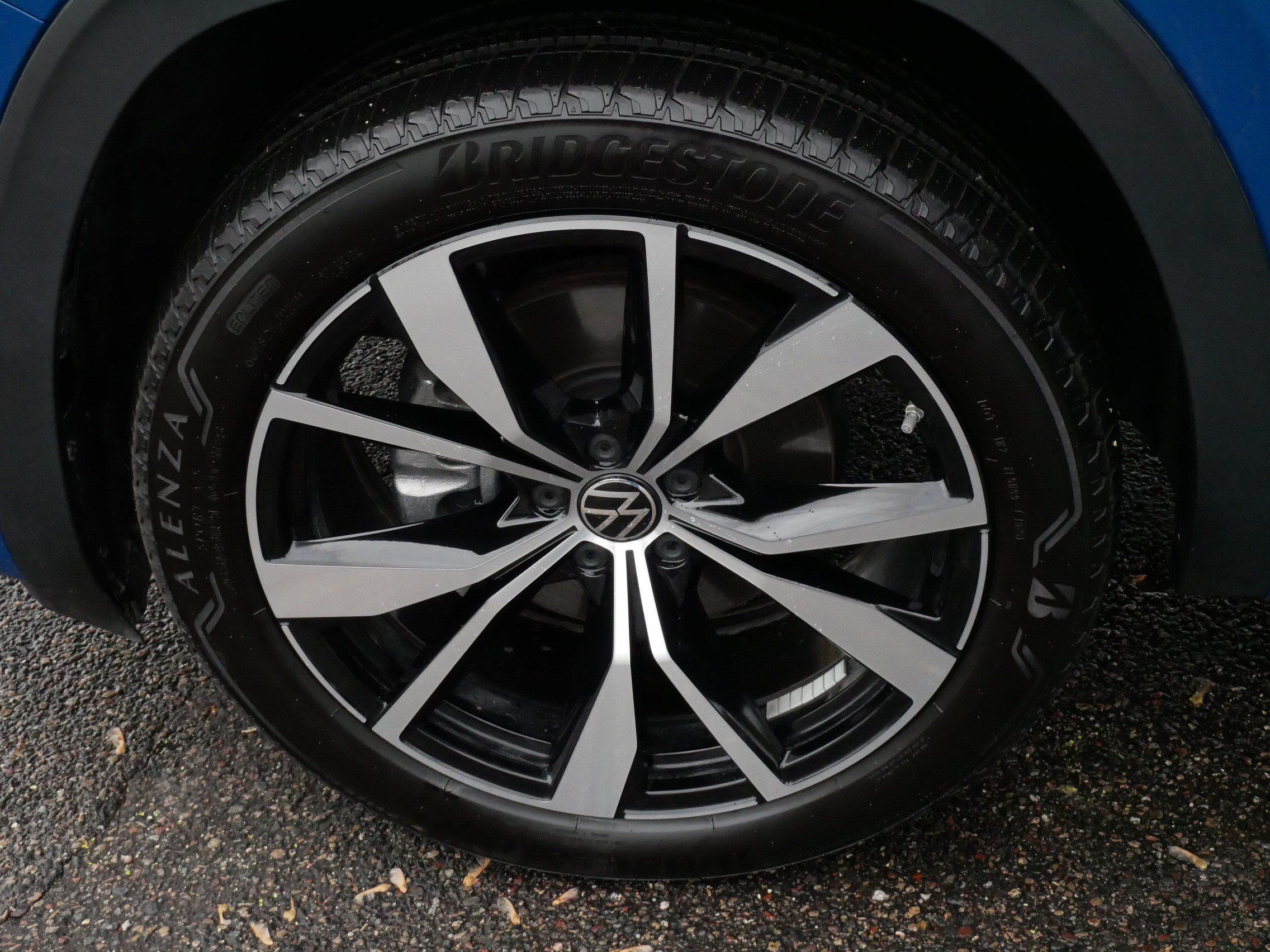 Certified 2026 Volkswagen Atlas Cross Sport SEL Premium R-Line AWD/4WD image 15