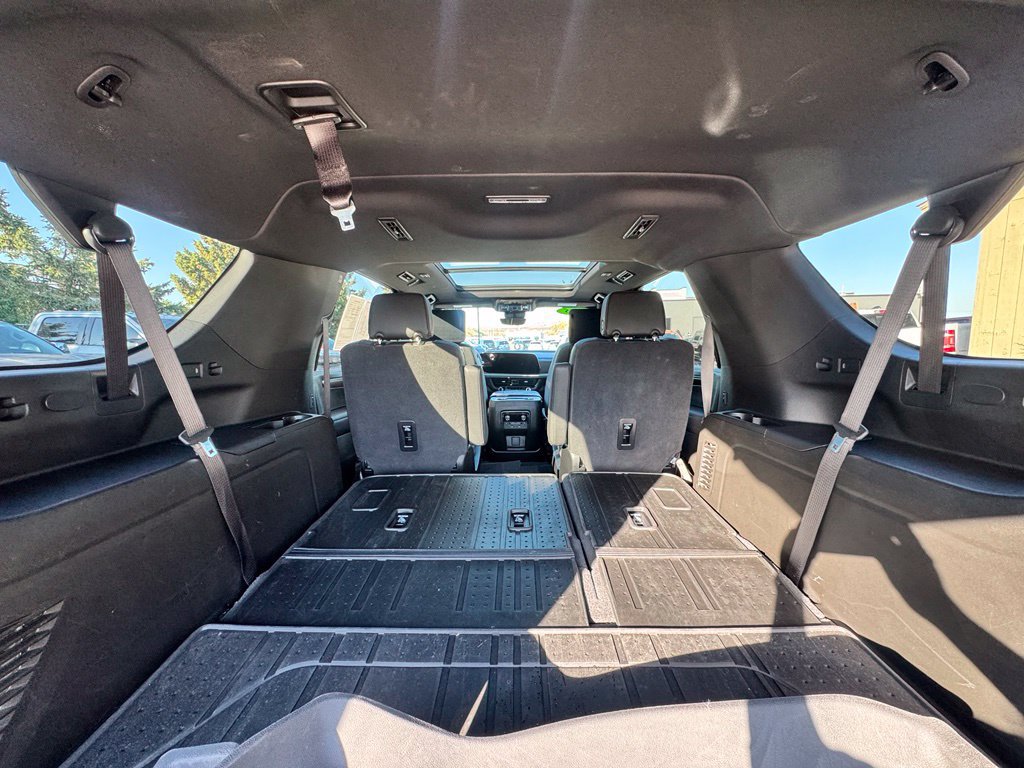 Used 2025 Chevrolet Suburban High Country AWD/4WD image 45