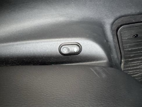 Used 2020 Land Rover Range Rover Velar S image 46