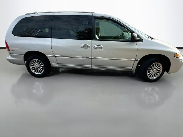Used 2000 Chrysler Town & Country Limited AWD/4WD image 4