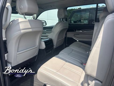 Used 2022 Jeep Wagoneer Series II w/ Premium Group I RWD image 7