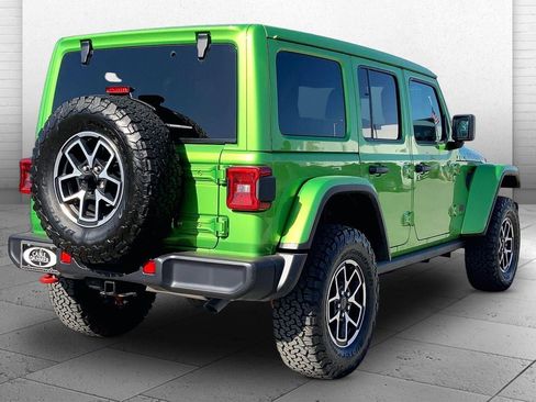 Used 2025 Jeep Wrangler Unlimited Rubicon w/ Convenience Group AWD/4WD image 8
