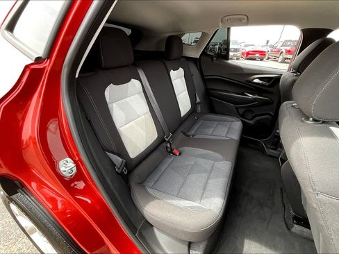 Used 2024 Chevrolet Trax LS w/ LS Convenience Package FWD image 19