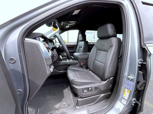 Certified 2025 GMC Yukon XL Denali AWD/4WD image 10