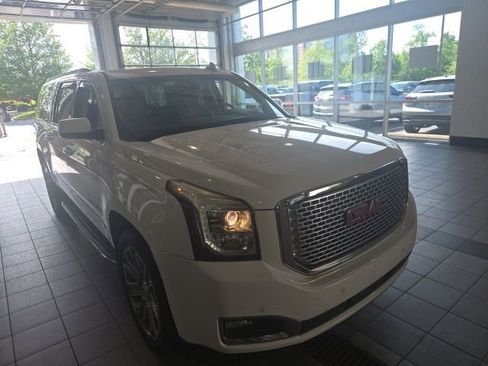 Used 2017 GMC Yukon XL SLT AWD/4WD image 4