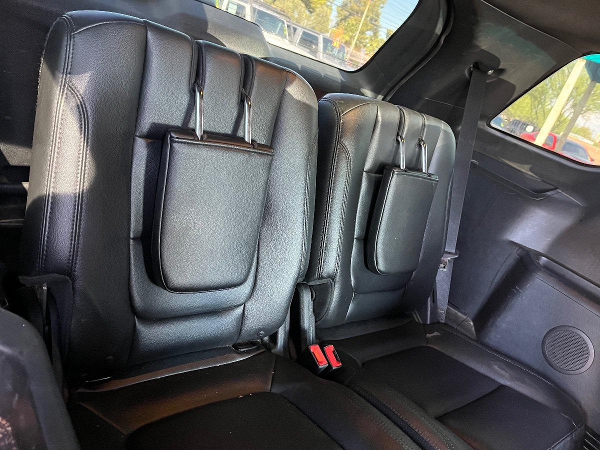Used 2016 Ford Explorer XLT w/ Equipment Group 202A FWD image 17