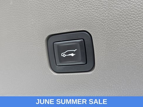 Used 2018 Chevrolet Traverse LT FWD image 14
