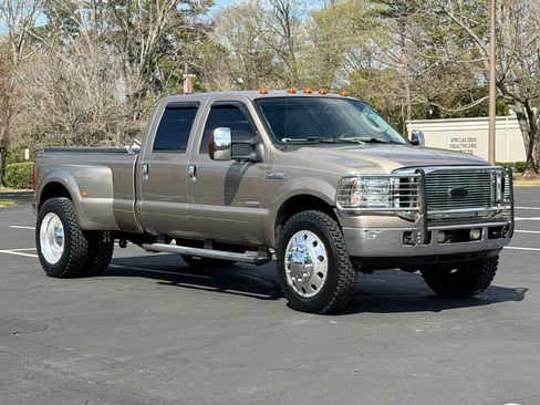 Used 2006 Ford F350 Lariat image 4
