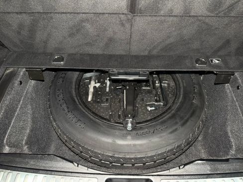 Used 2016 Mercedes-Benz GL 450 4MATIC w/ Premium I Package image 17