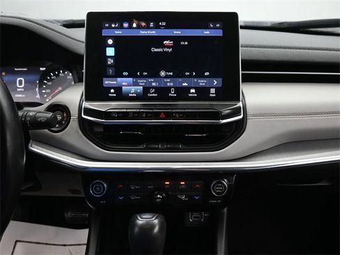 Used 2022 Jeep Compass Limited image 18