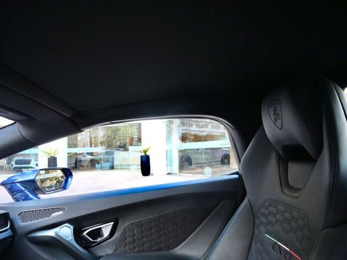 Used 2023 Lamborghini Huracan EVO image 18