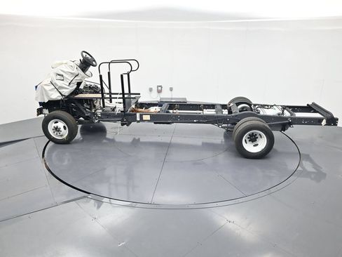 Used 2027 Ford E-350 and Econoline 350 Super Duty w/ Gaseous Engine Prep Package RWD image 16