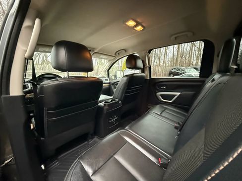 Used 2017 Nissan Titan SL AWD/4WD image 21