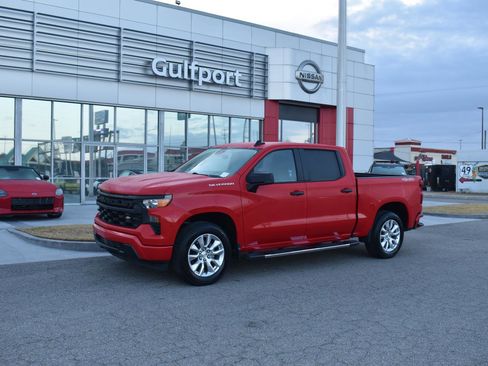 Used 2023 Chevrolet Silverado 1500 Custom image 2