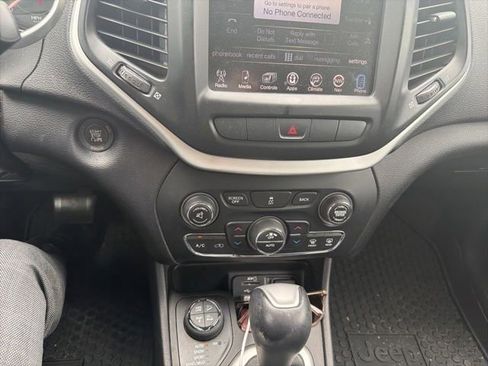 Used 2014 Jeep Cherokee Trailhawk w/ Comfort/Convenience Group AWD/4WD image 9