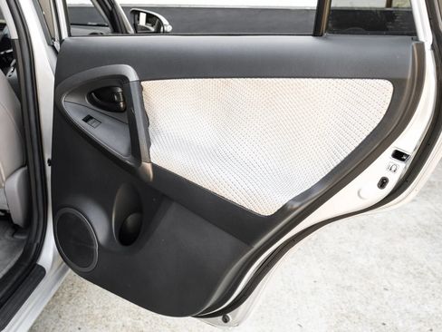 Used 2014 Toyota RAV4 EV FWD image 44