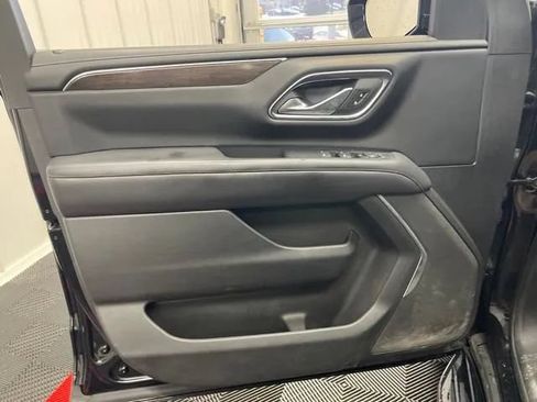 Used 2023 GMC Yukon XL SLE AWD/4WD image 10