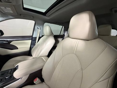 Used 2022 Toyota Highlander Limited AWD/4WD image 7