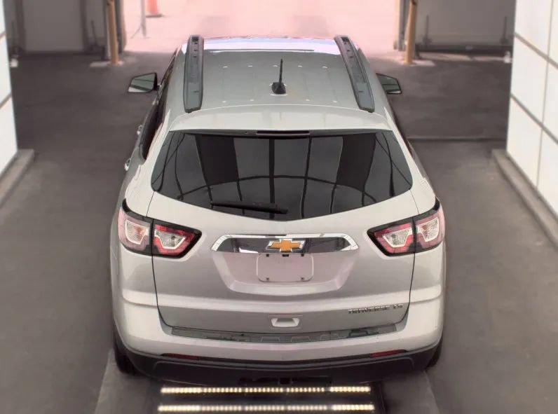 Used 2016 Chevrolet Traverse LS FWD image 4