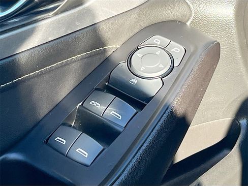 Used 2023 Chevrolet Traverse LT image 17