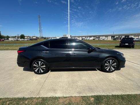 Used 2019 Nissan Altima 2.5 SL FWD image 9