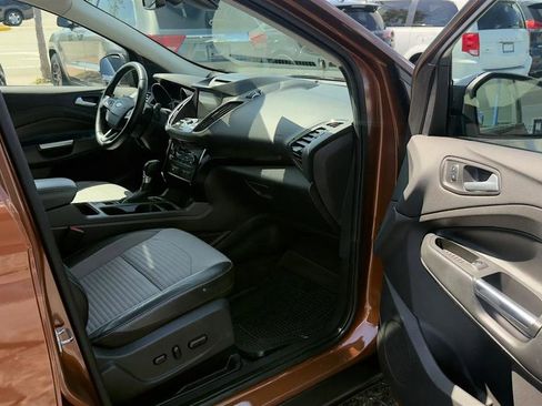 Used 2017 Ford Escape Titanium FWD image 10