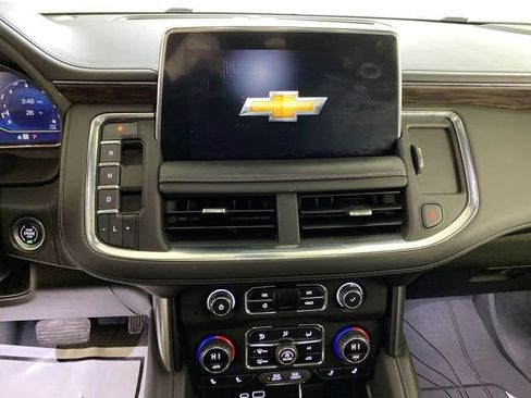 Used 2022 Chevrolet Suburban LT w/ Luxury Package image 32