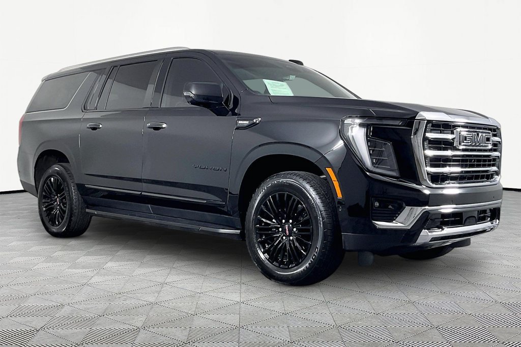 Used 2025 GMC Yukon XL Elevation w/ Elevation Premium Package AWD/4WD image 3