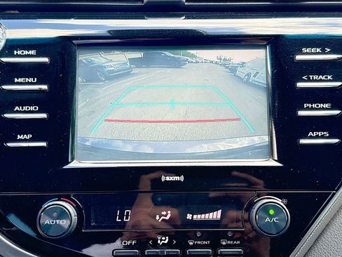 Used 2020 Toyota Camry SE FWD image 14